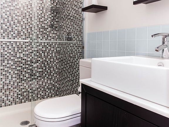 5th image of 58 Montgomery Pl APT 3