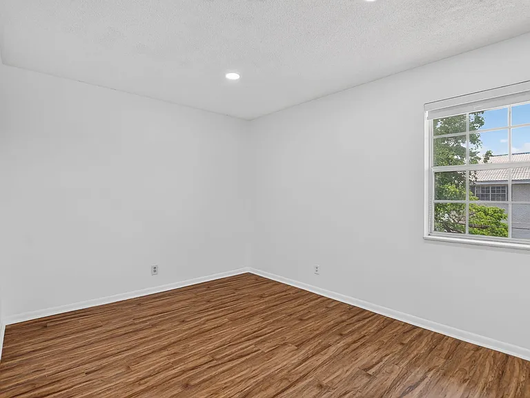 298 SW 6th St #204 — Photo 9