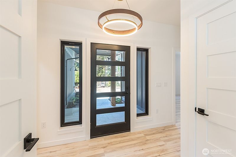 5th image of 110 Hogans Vista