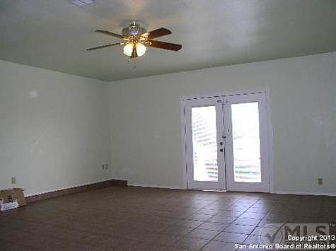4th image of 803 Tibbits Dr