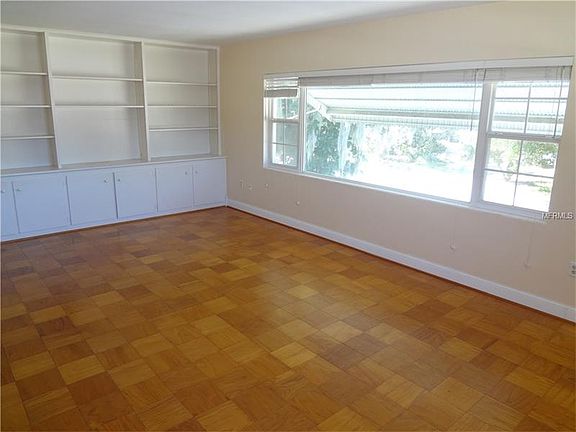 5th image of 305 Crestwood Ln