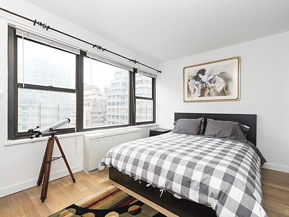 5th image of 279 E 44th St APT 8M
