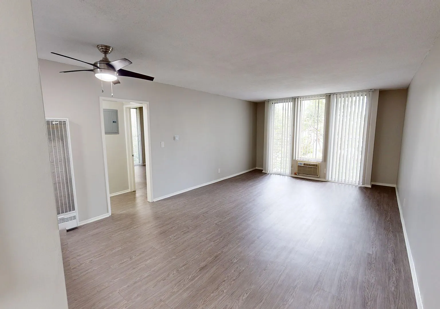950 South St — Photo 2