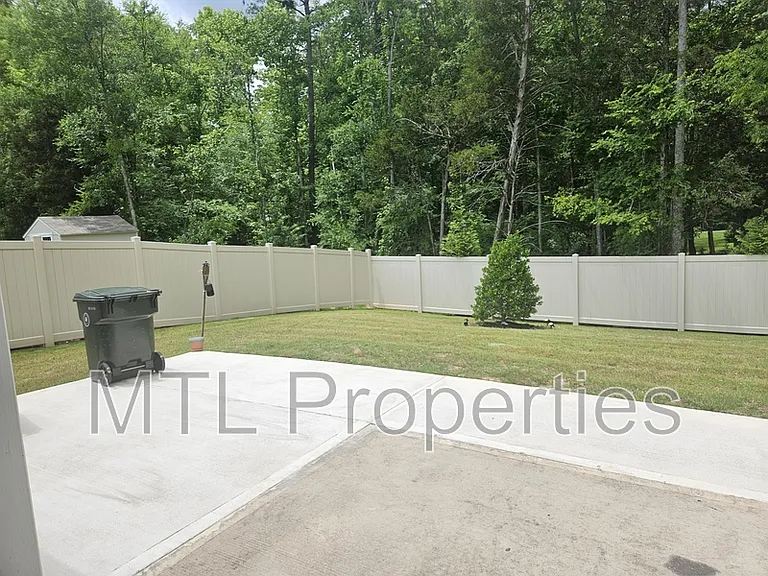195 Bezelle Ave — Photo 21