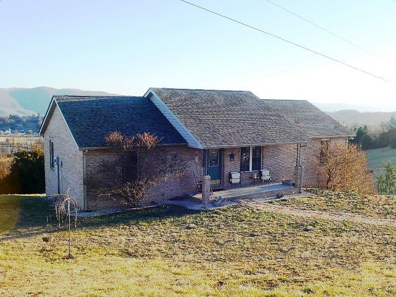 1st image of 216 Huffman Ln