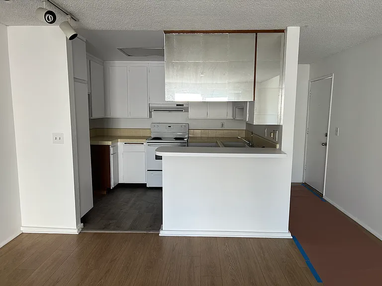 15 15th St #16 — Photo 8