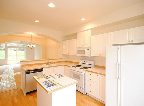 4th image of 2250 Newport Way NW