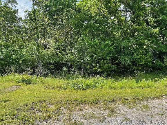 2nd image of S Hickory Ln