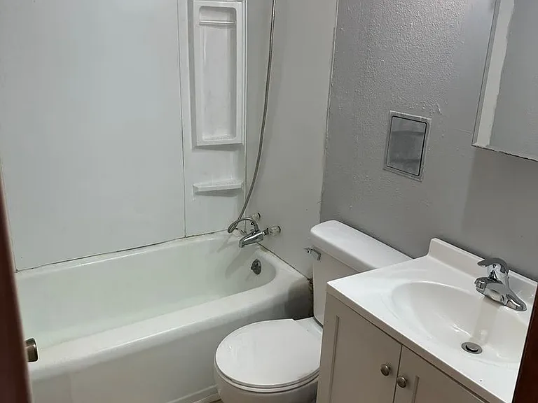 308 Birdland Dr — Photo 2