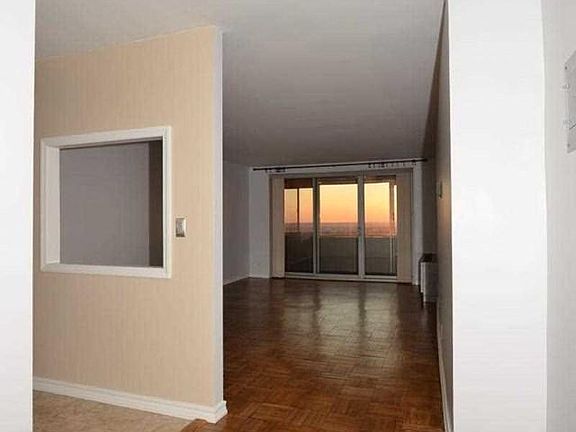 3rd image of 2100 Linwood Ave APT 21F