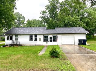132 W Thomas St, Poynette, WI 53955