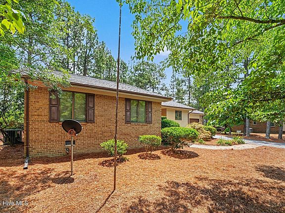 3rd image of 1555 Longleaf Drive E