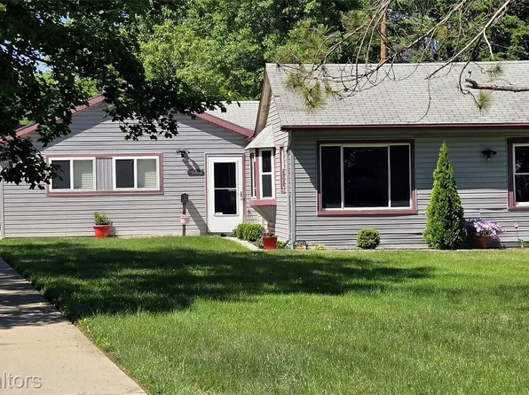 36852 Chase St, Romulus, MI 48174