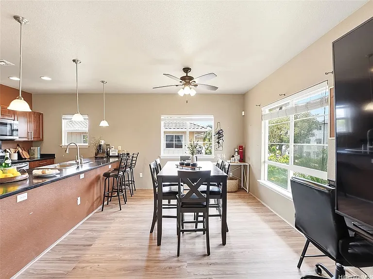 550 Kunehi St #202 — Photo 4