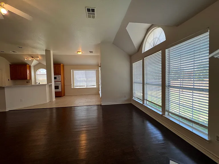1141 Nickerson Ln — Photo 11