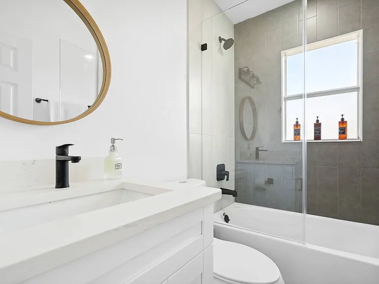 3211 W Tyson Ave — Photo 6