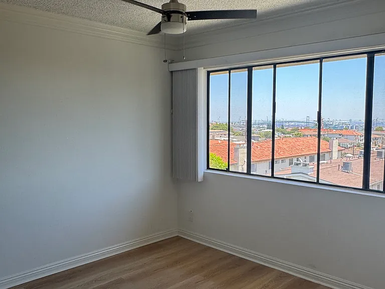 1110 W 10th St #305 — Photo 3