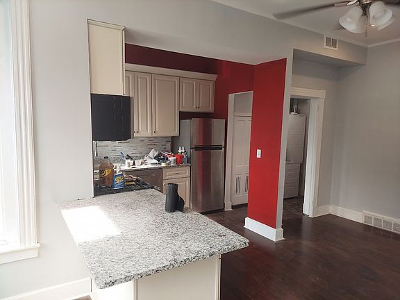 4th image of 730 Yarmouth St Unit 2