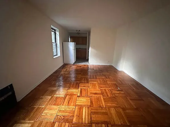 2674 Valentine Avenue image 3 of 5