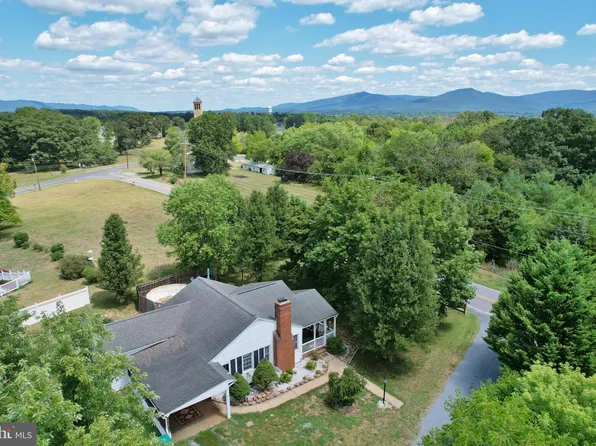 18 Spirea Pl, Luray, VA 22835