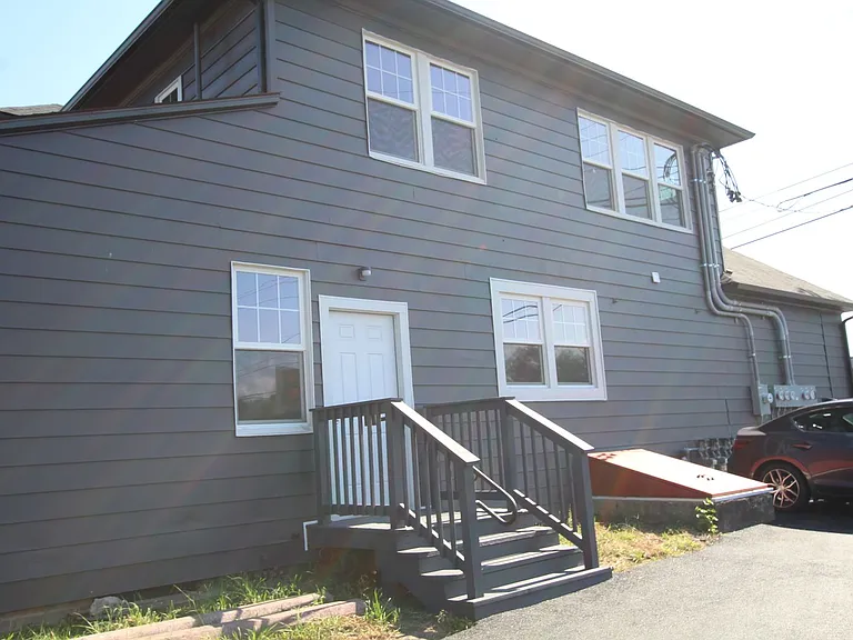 549 Albany Ave — Photo 15