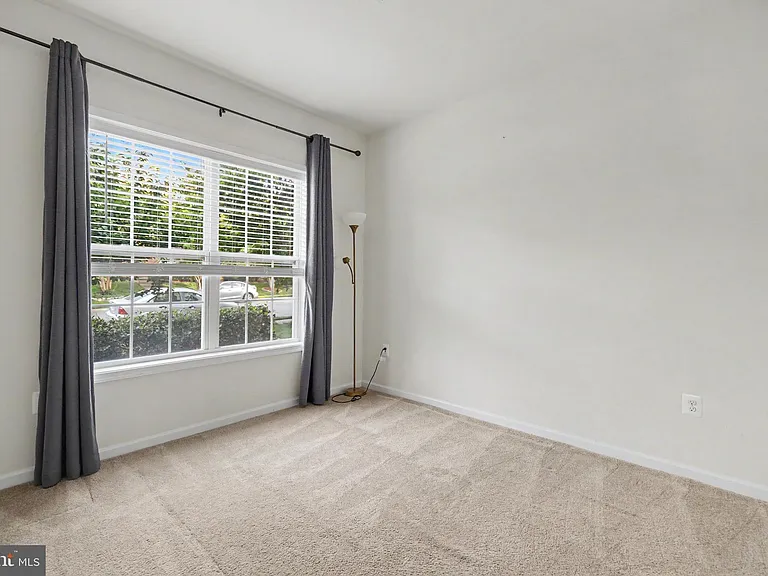 23108 Sunbury St — Photo 5