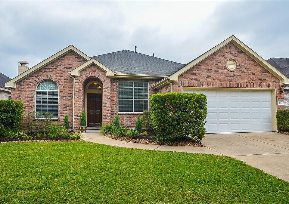 Welcome Home to River's Edge! Fabulous Community with Party Barn, Community Pool, Trails throughout, Sand Volleyball Courts and Playground.