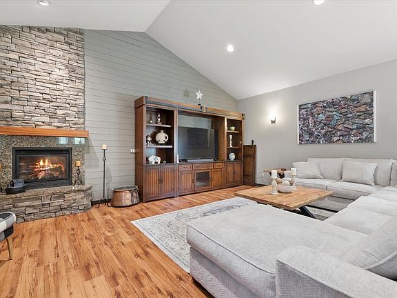 5th image of 99 Pierce Ln