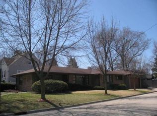 927 Dawes Ave, Joliet, IL 60435