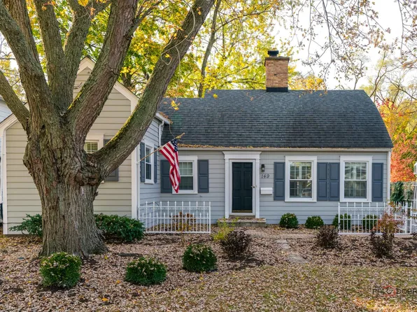 149 Coolidge Ave, Libertyville, IL 60048