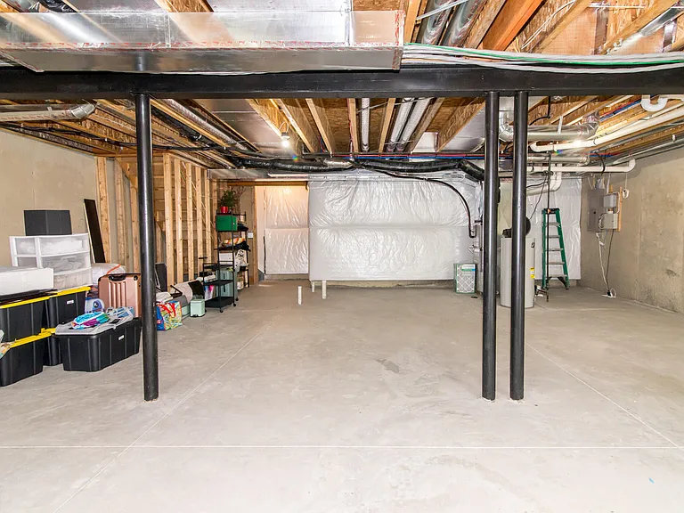 2544 Oxford Cir — Photo 34