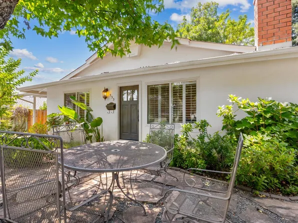 333 Orangewood Drive, Healdsburg, CA 95448
