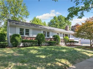 70 Topaz Pl, Stratford, CT 06614