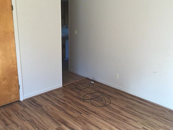 3rd image of 120 Royale Dr