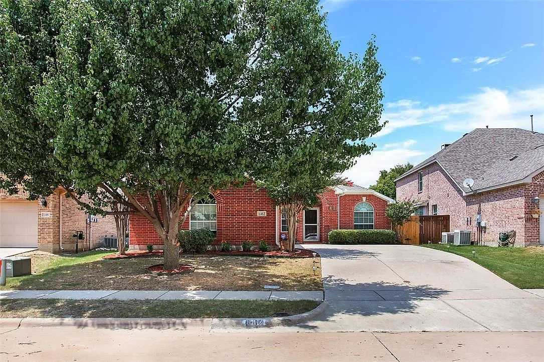 3 bed, 2115 sqft, $2,200 — Photo 2