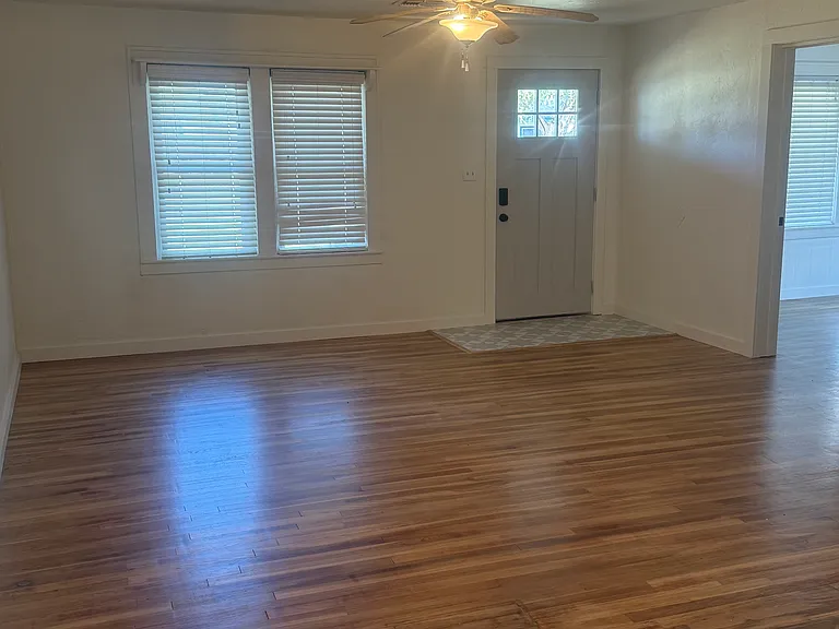 221 N Chicksaw Ave — Photo 3