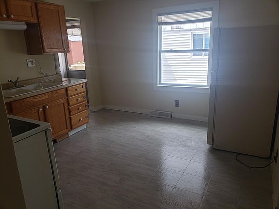 3rd image of 1404 Webber Ave