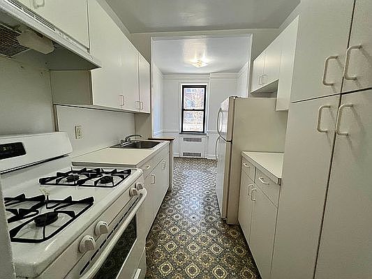 1st image of 245 Seaman Ave APT 3D
