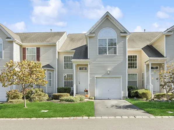 210 Kettles Lane #210, Medford, NY 11763