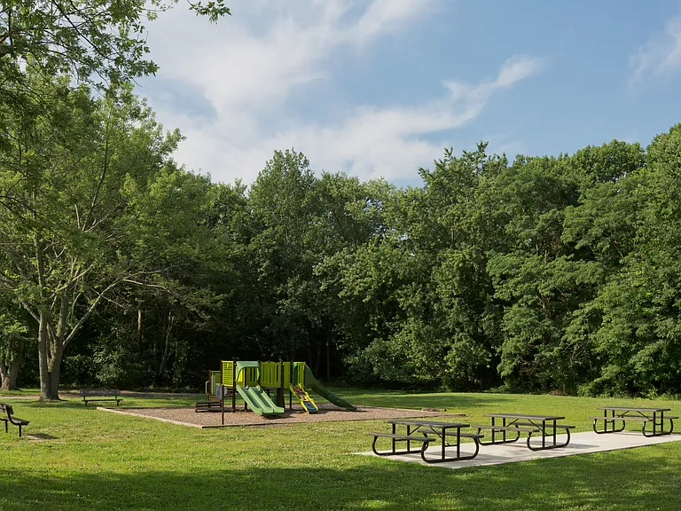 Pickwick Apartments — Photo 14