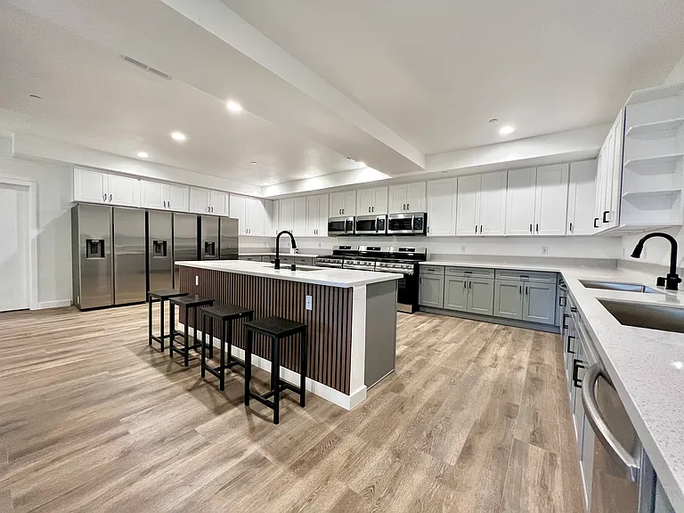 1587 West 35th Street — Photo 8