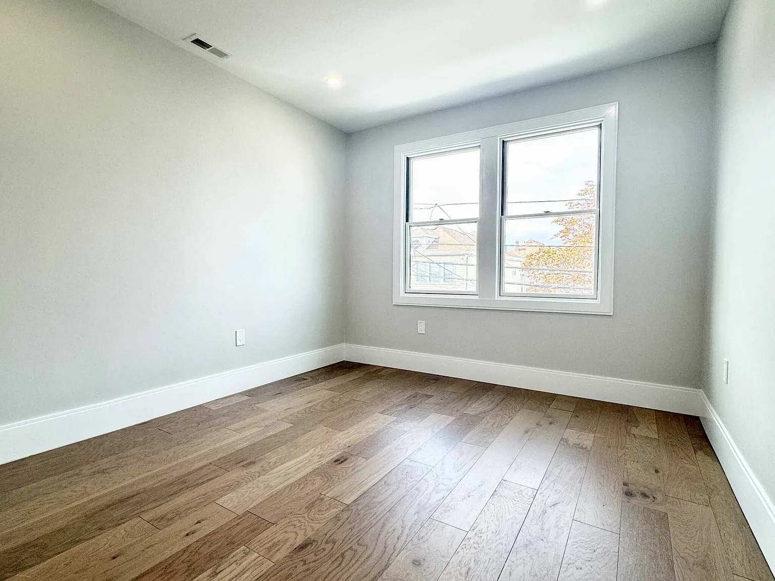 4 bed, $6,000 — Photo 3