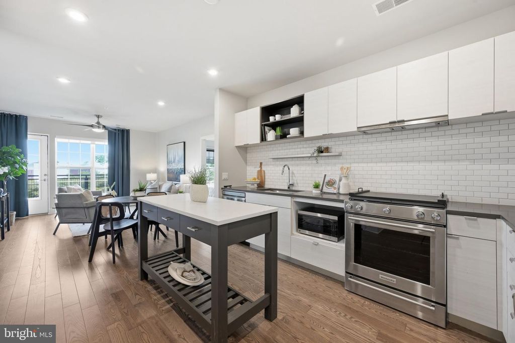 Apartment in Gaithersburg, Crown, Montgomery - More