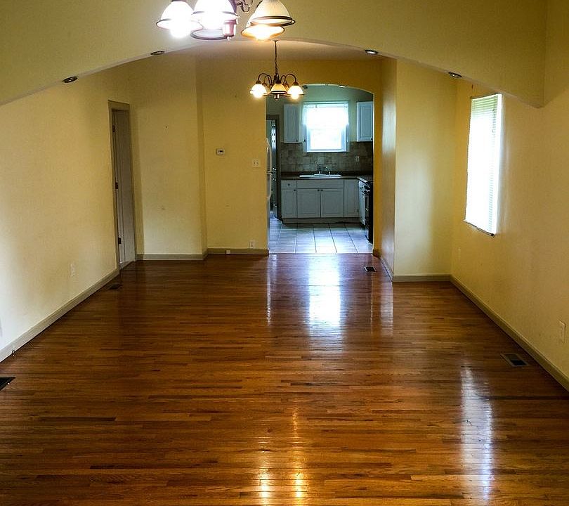 2nd image of 4168 Walsh St