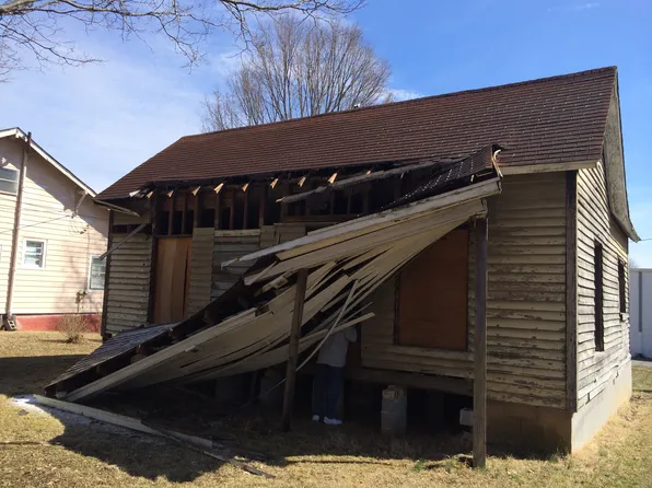 808 Olympia St, Lexington, NC 27295