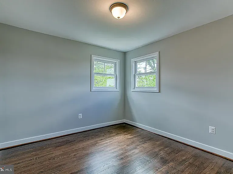Third Bedroom south facing, ceiling fan installed