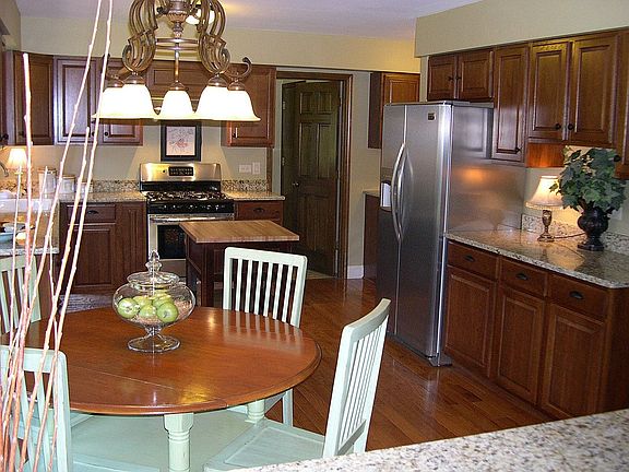 Eat-in kitchen with great counter space and new granite