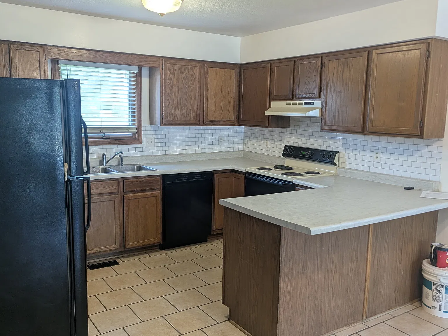 2 bed, 1100 sqft, $1,300 — Photo 3