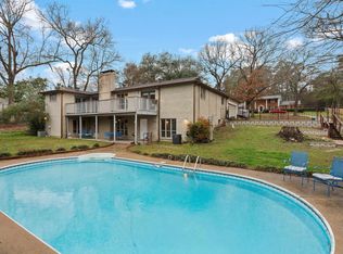 851 Country Pl, Longview, TX 75605