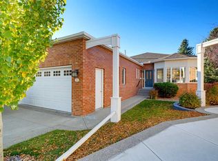 11 NE Prominence Point SW, Calgary, AB T3H3E8